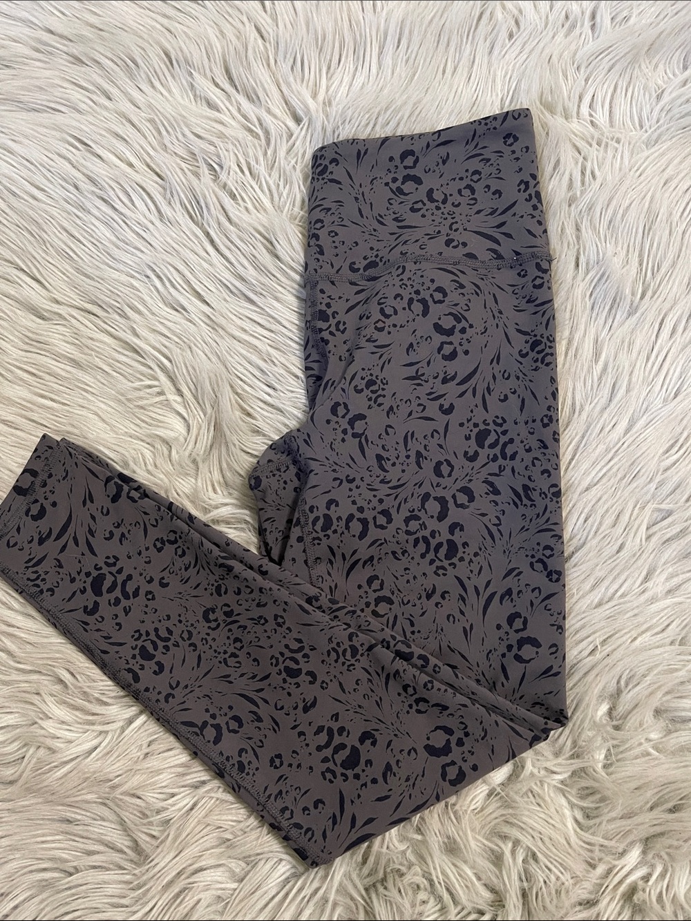 Prana Charcoal Gray Leggings with Black Abstract Leopard Pattern